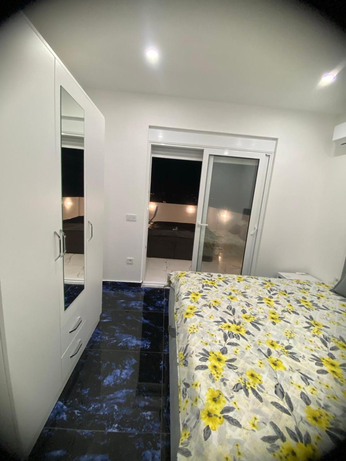 Montebello Inn Apartments 울친 외부 사진