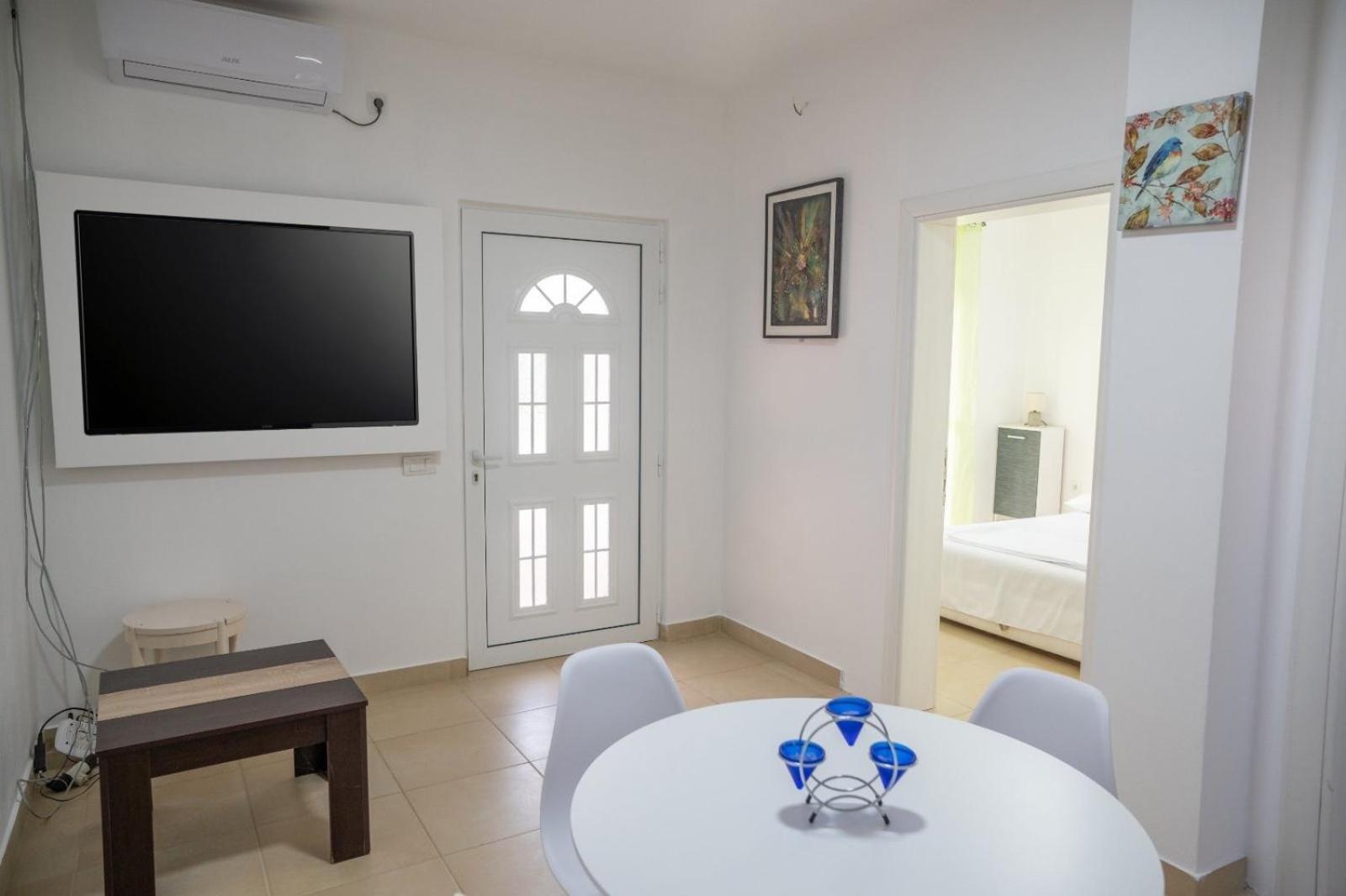 Montebello Inn Apartments 울친 외부 사진